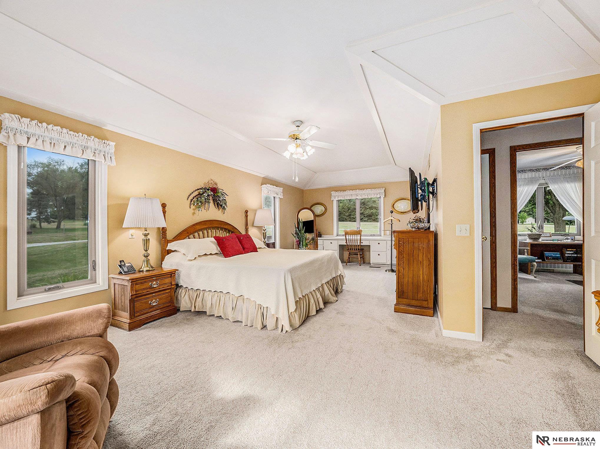 5601 Deerhaven Drive