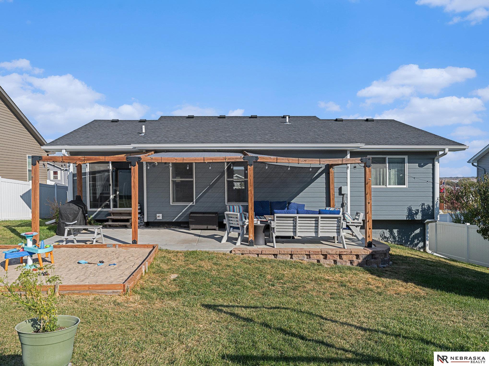 4211 W Ludwig Drive
