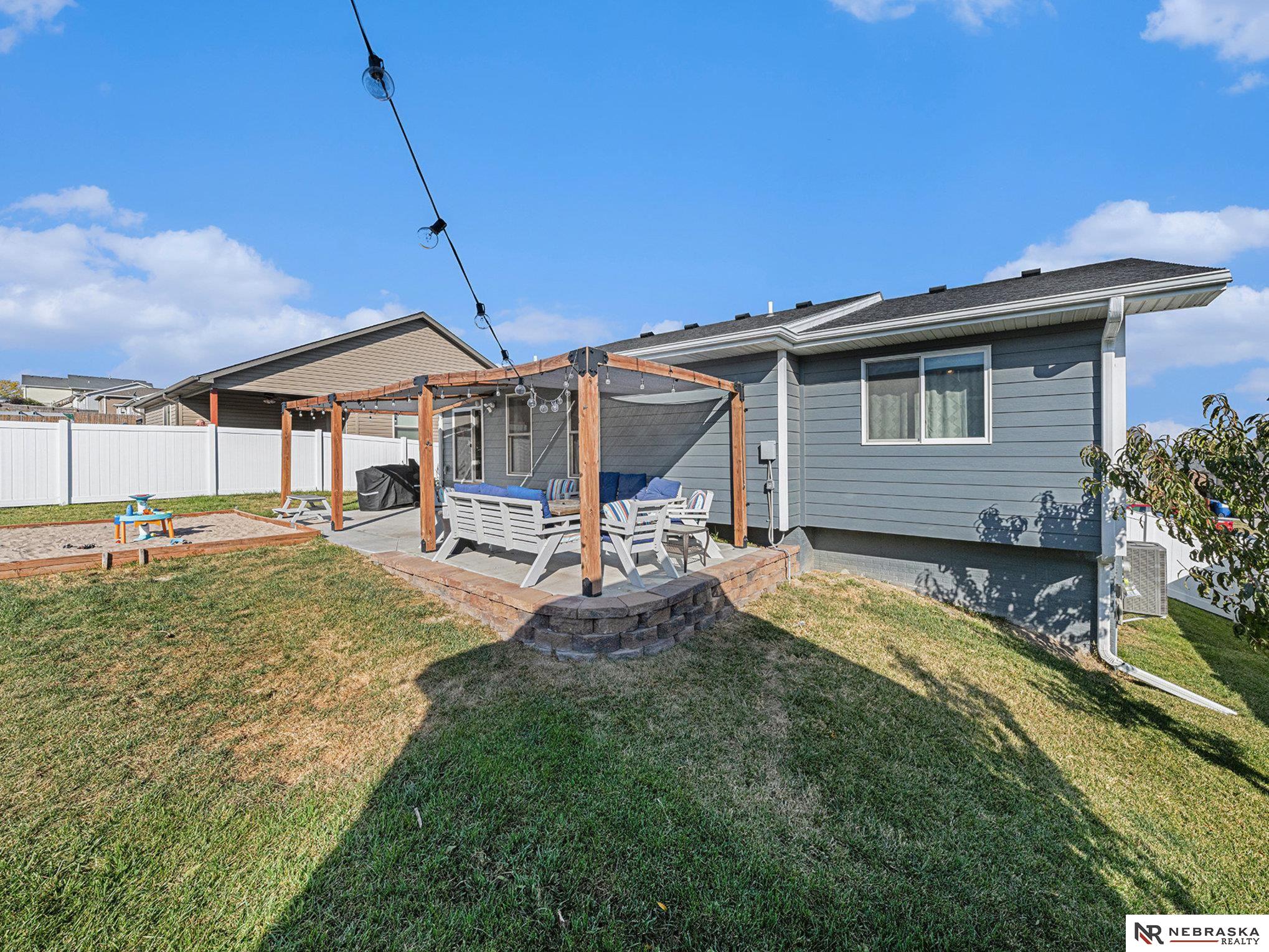 4211 W Ludwig Drive