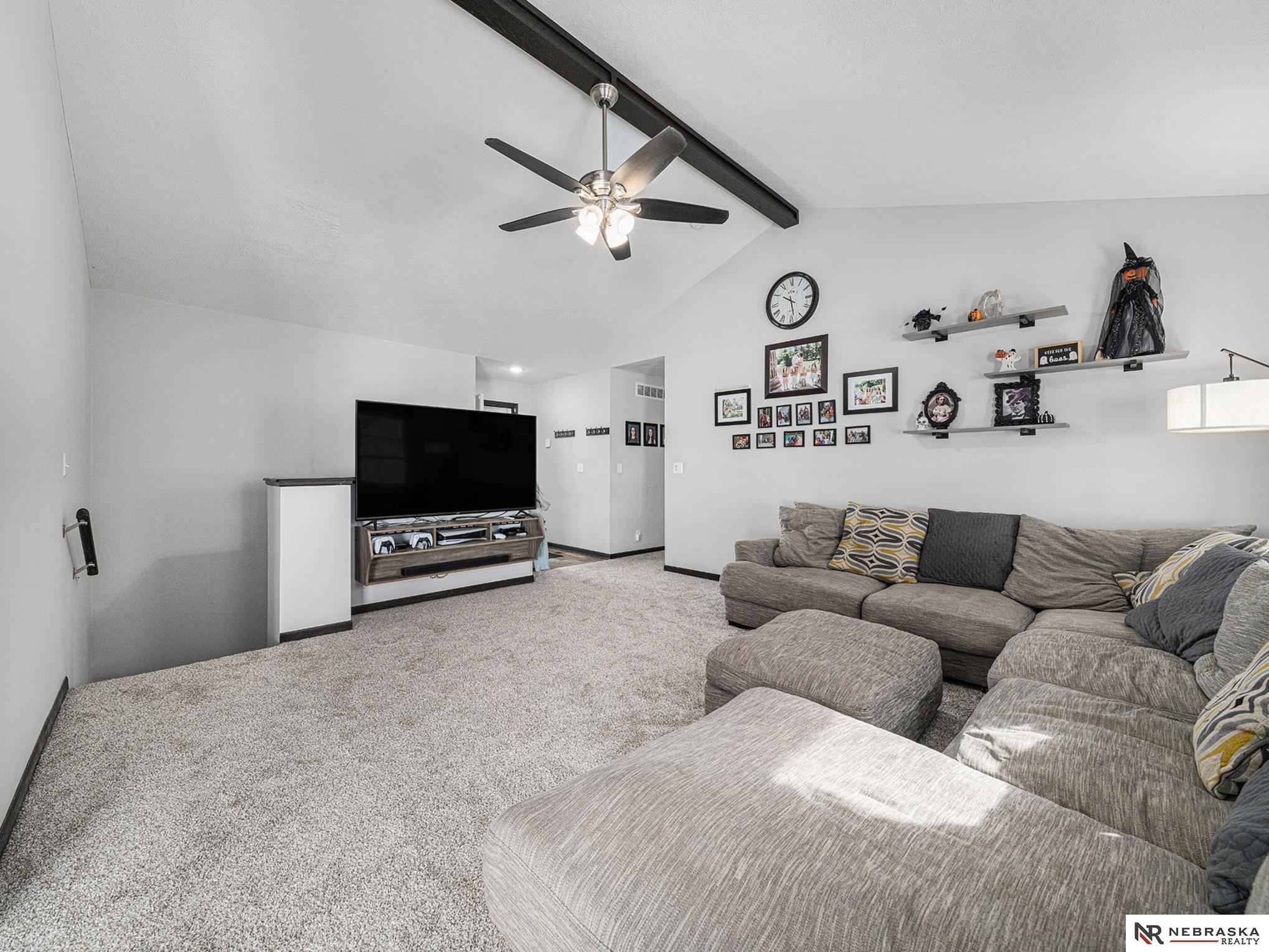 4211 W Ludwig Drive