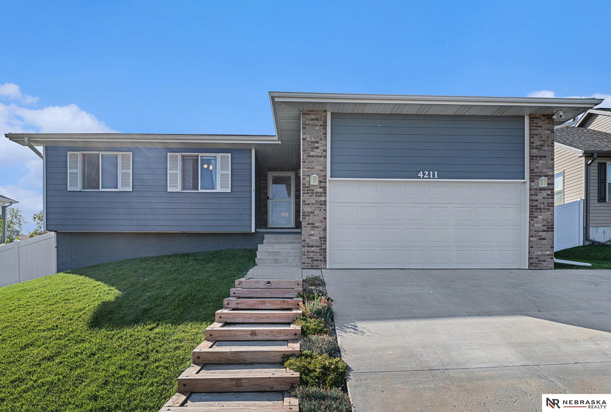4211 W Ludwig Drive