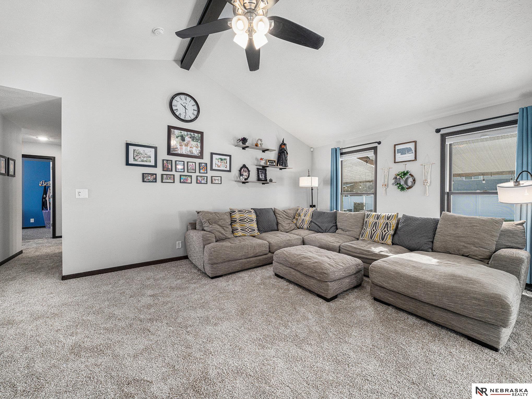 4211 W Ludwig Drive