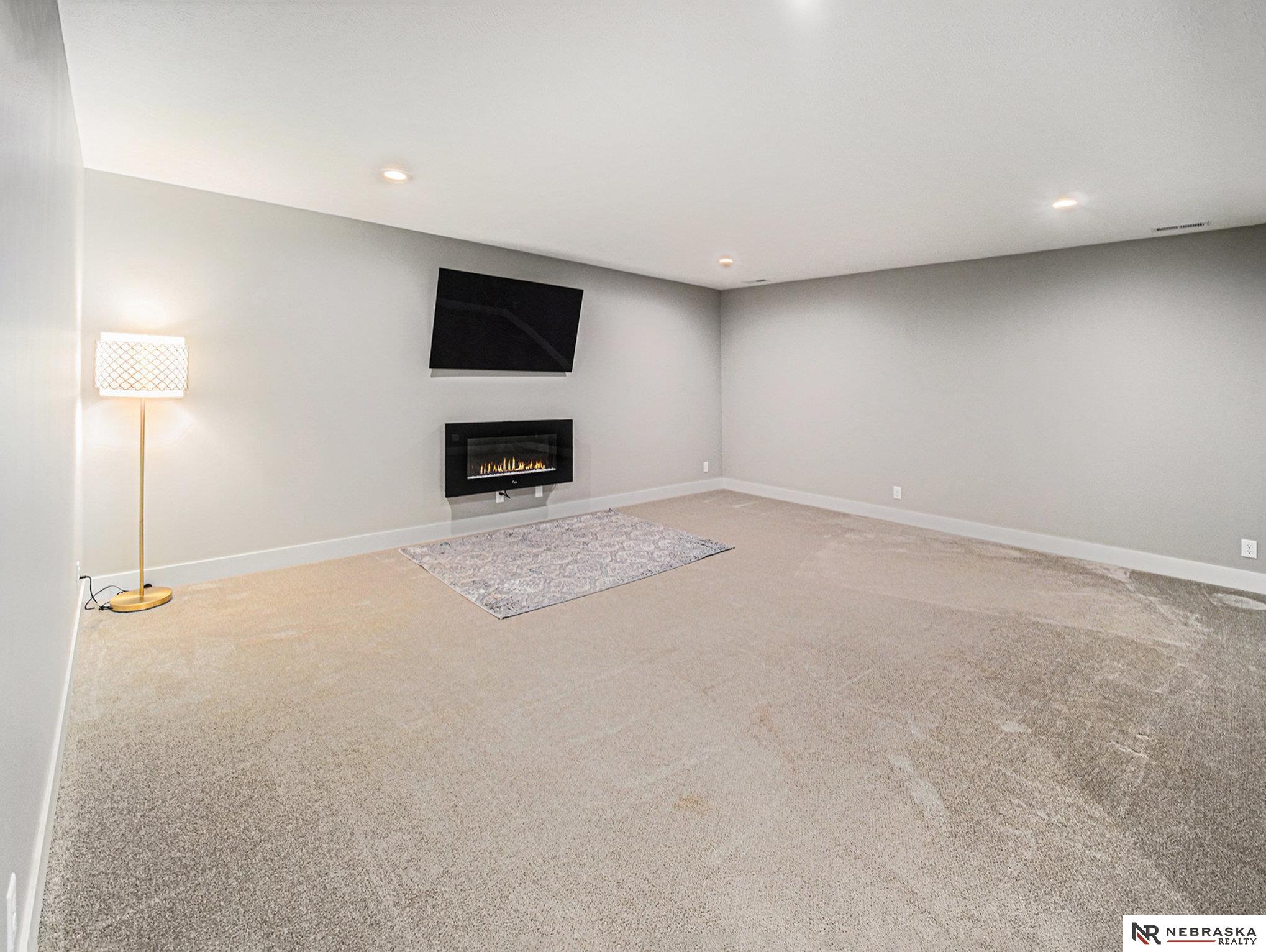 7244 Kentwell Lane