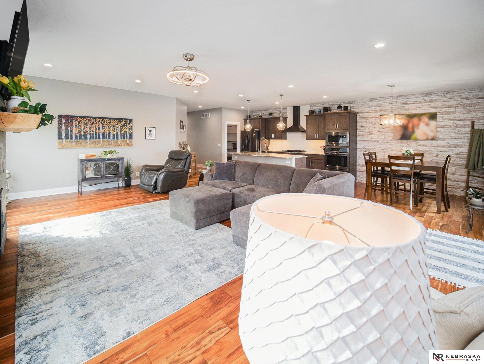 7244 Kentwell Lane