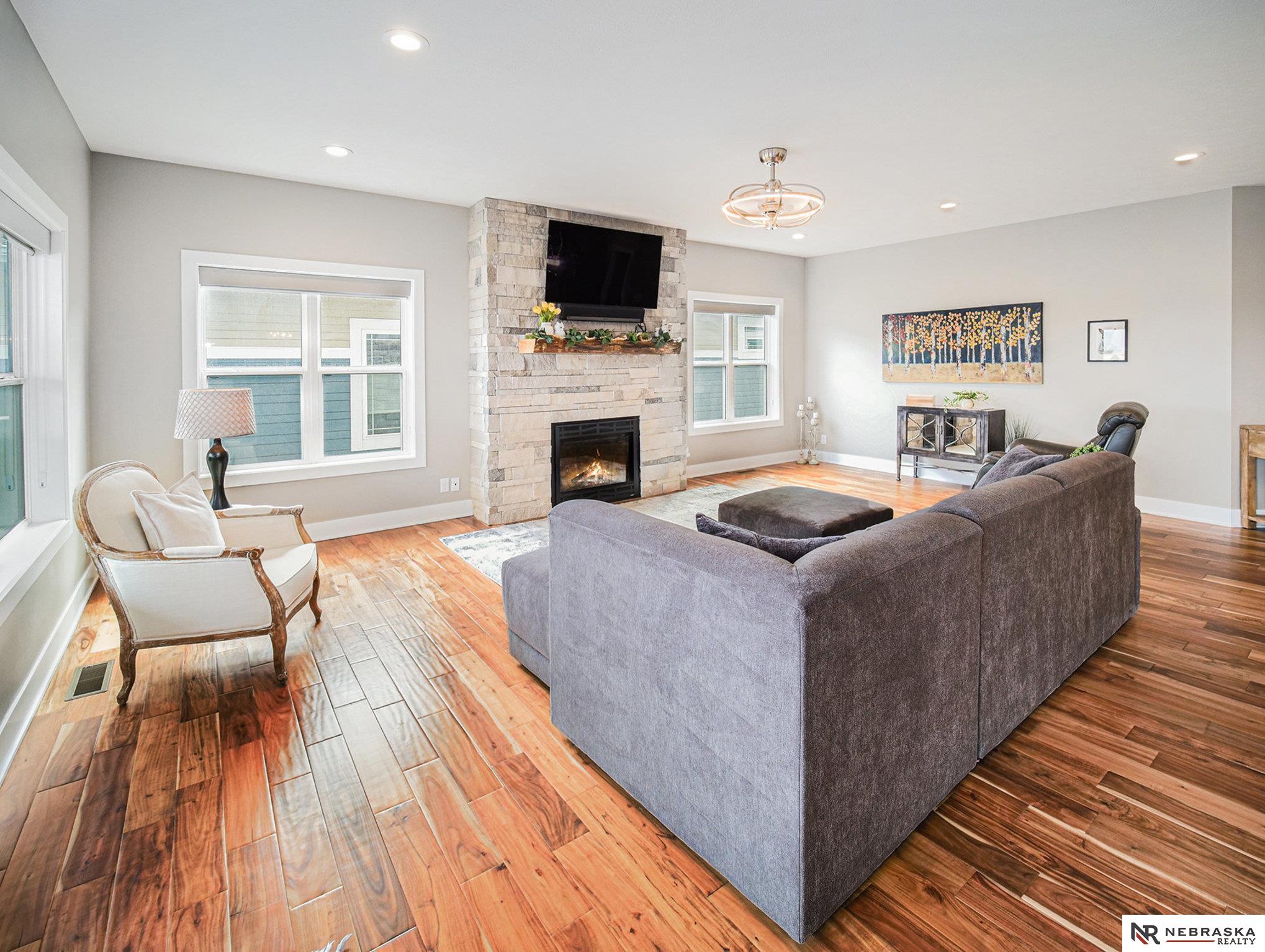 7244 Kentwell Lane