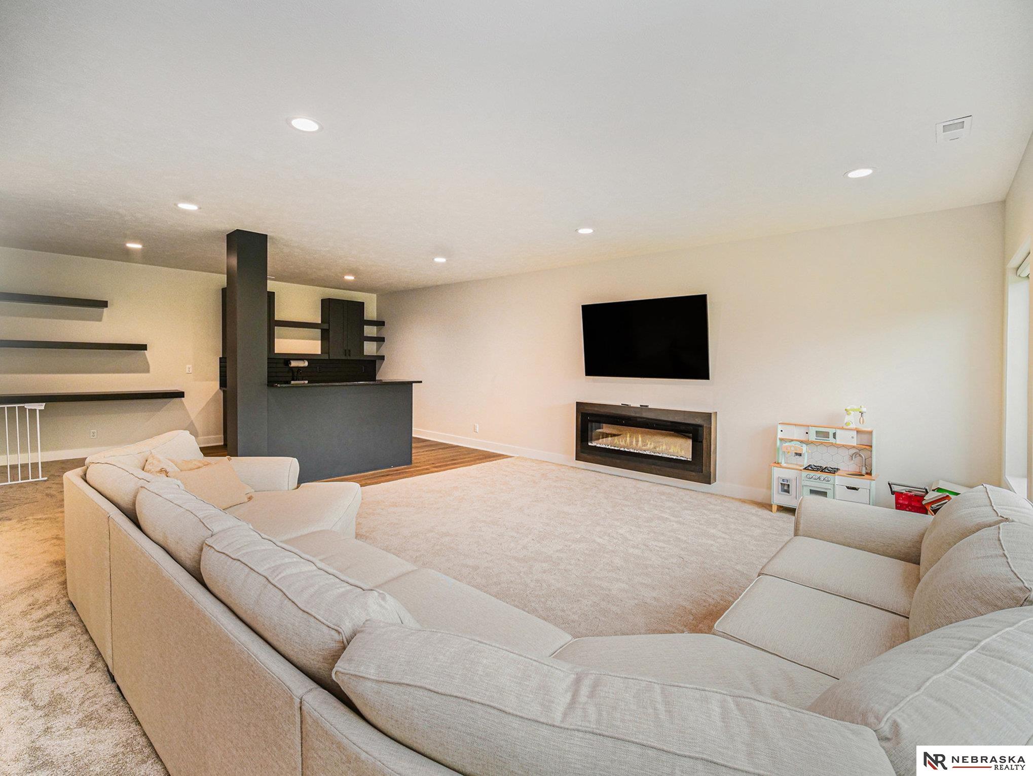 6320 S 90th Street