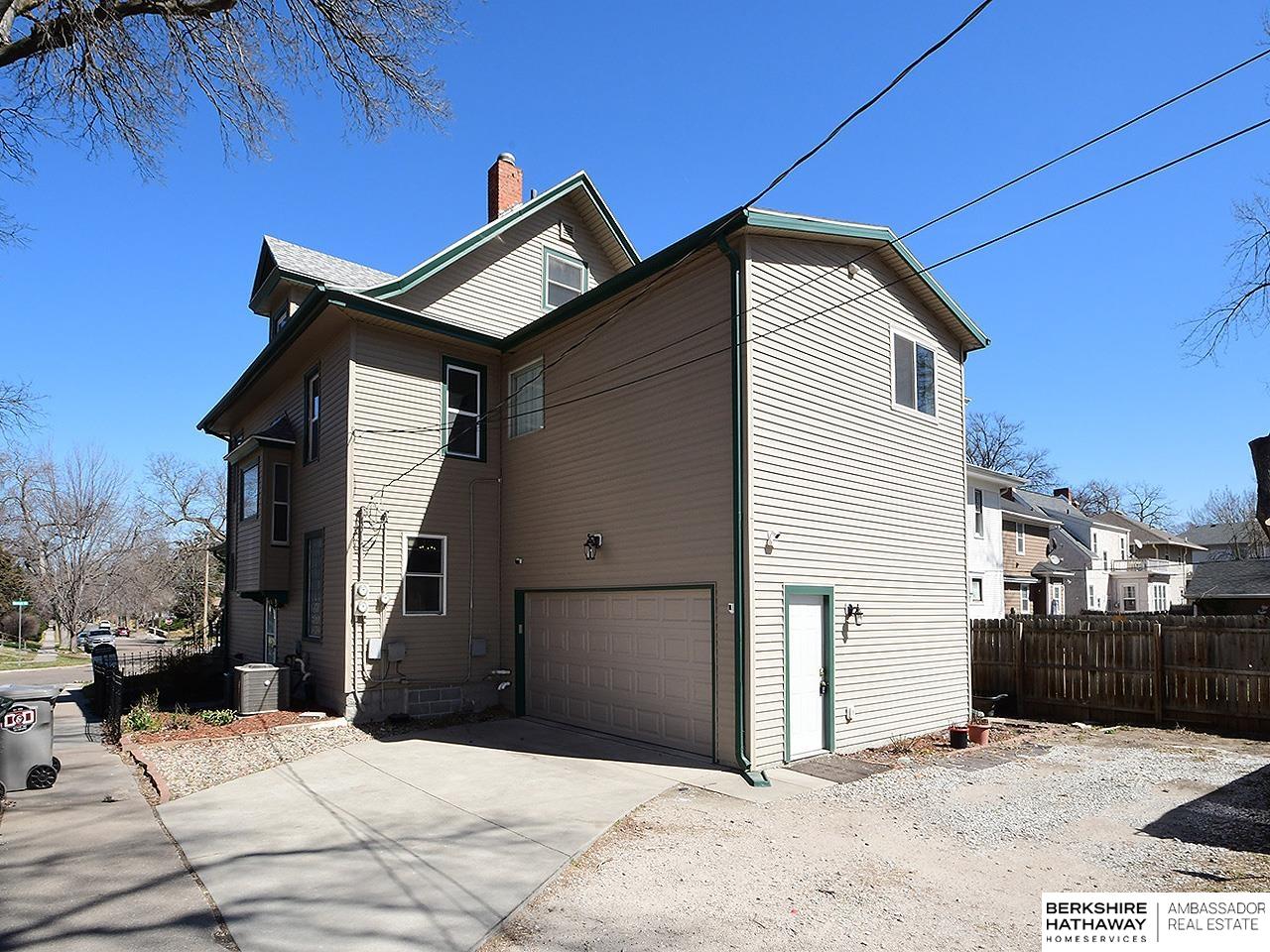 2605 Everett Street