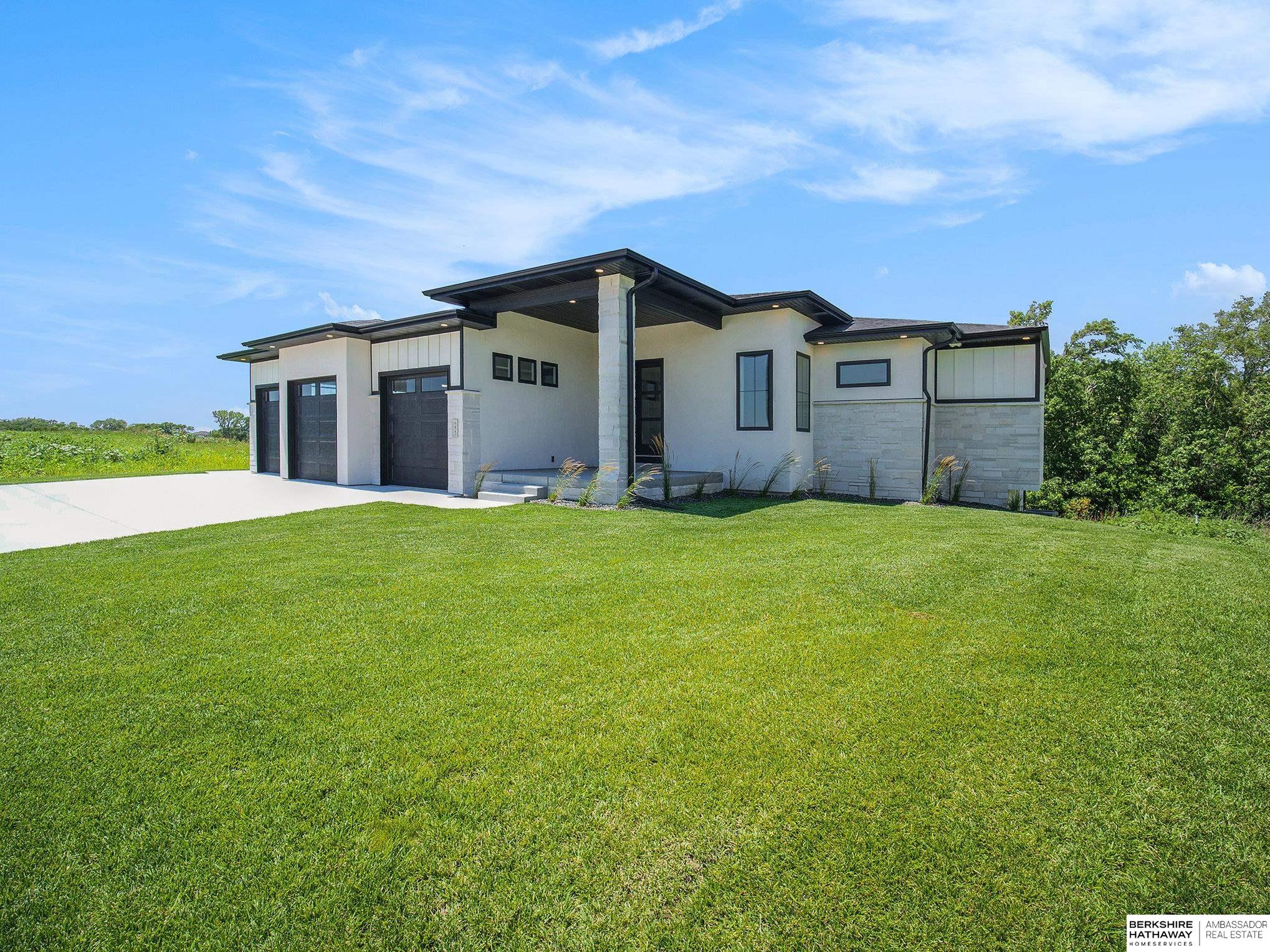 8910 Dragonfly Lane