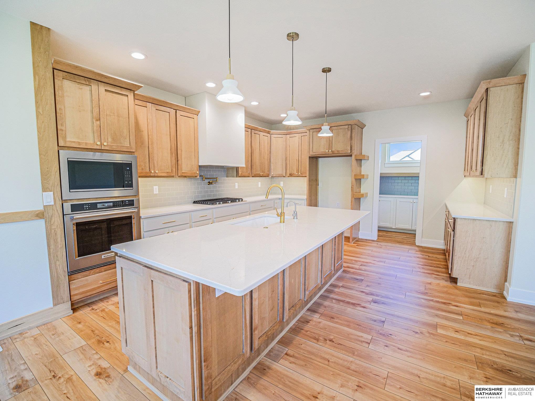8910 Dragonfly Lane