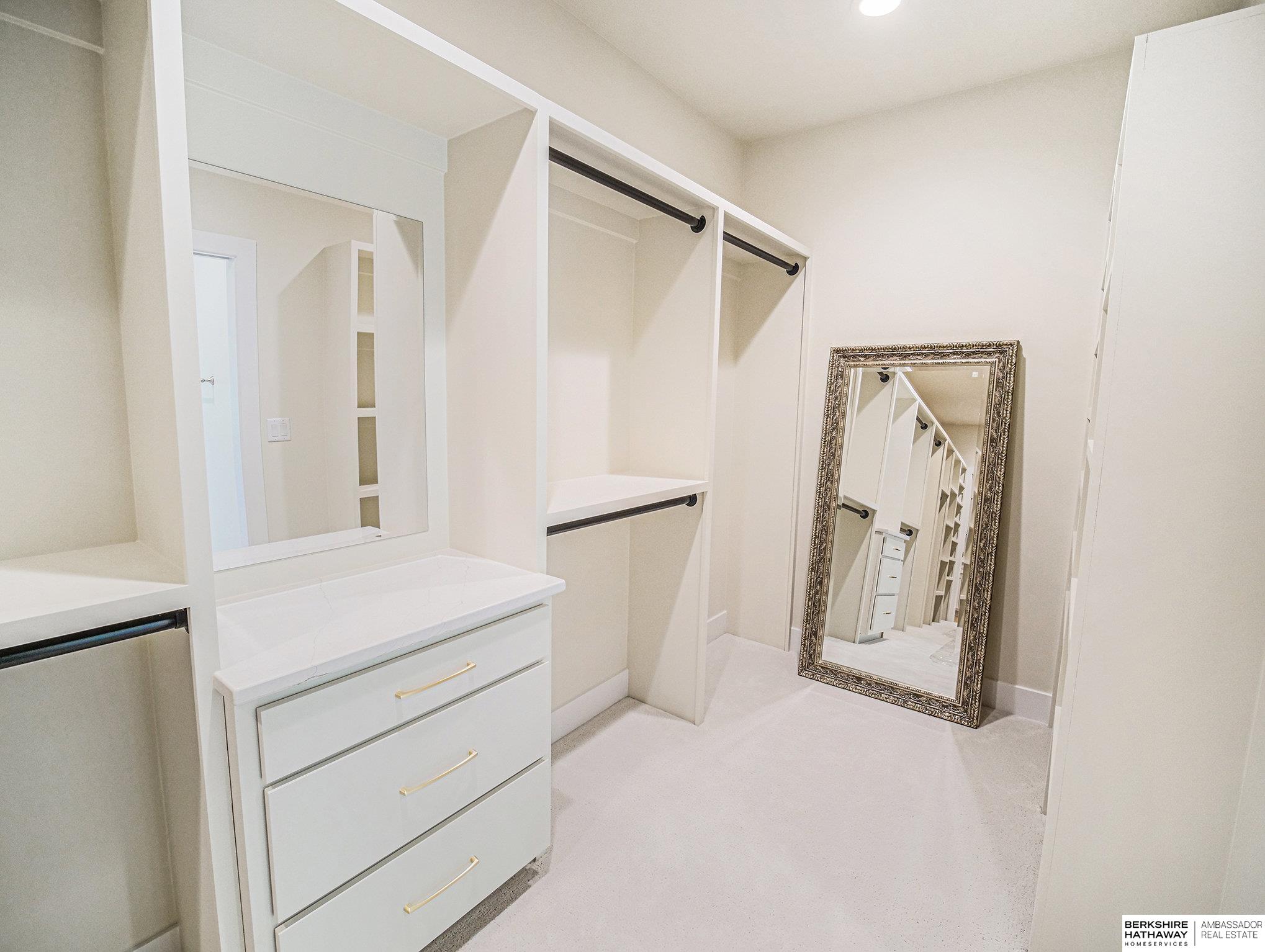 8910 Dragonfly Lane