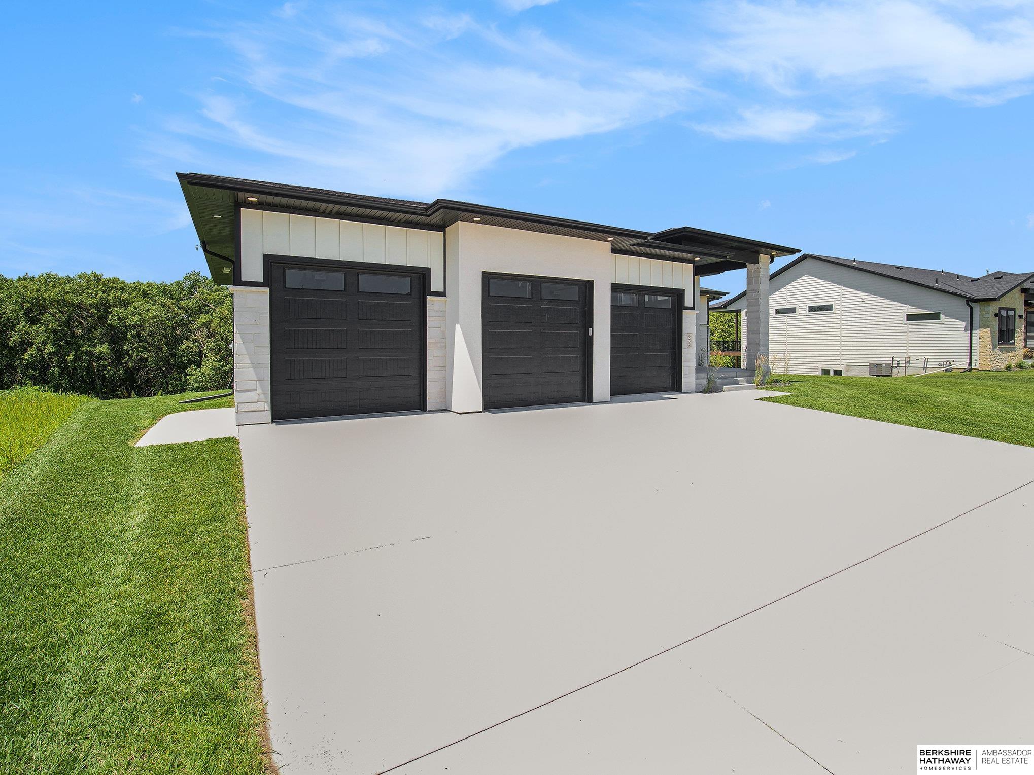 8910 Dragonfly Lane