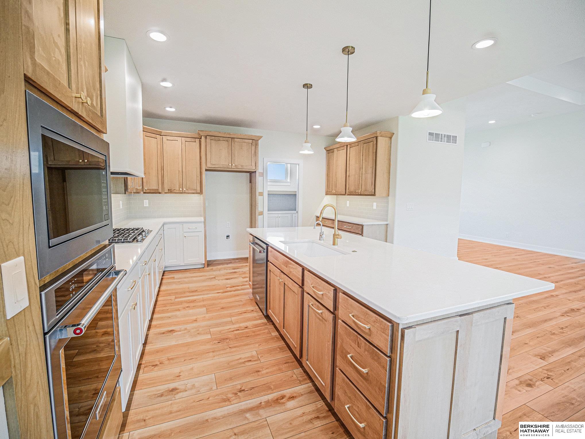 8910 Dragonfly Lane