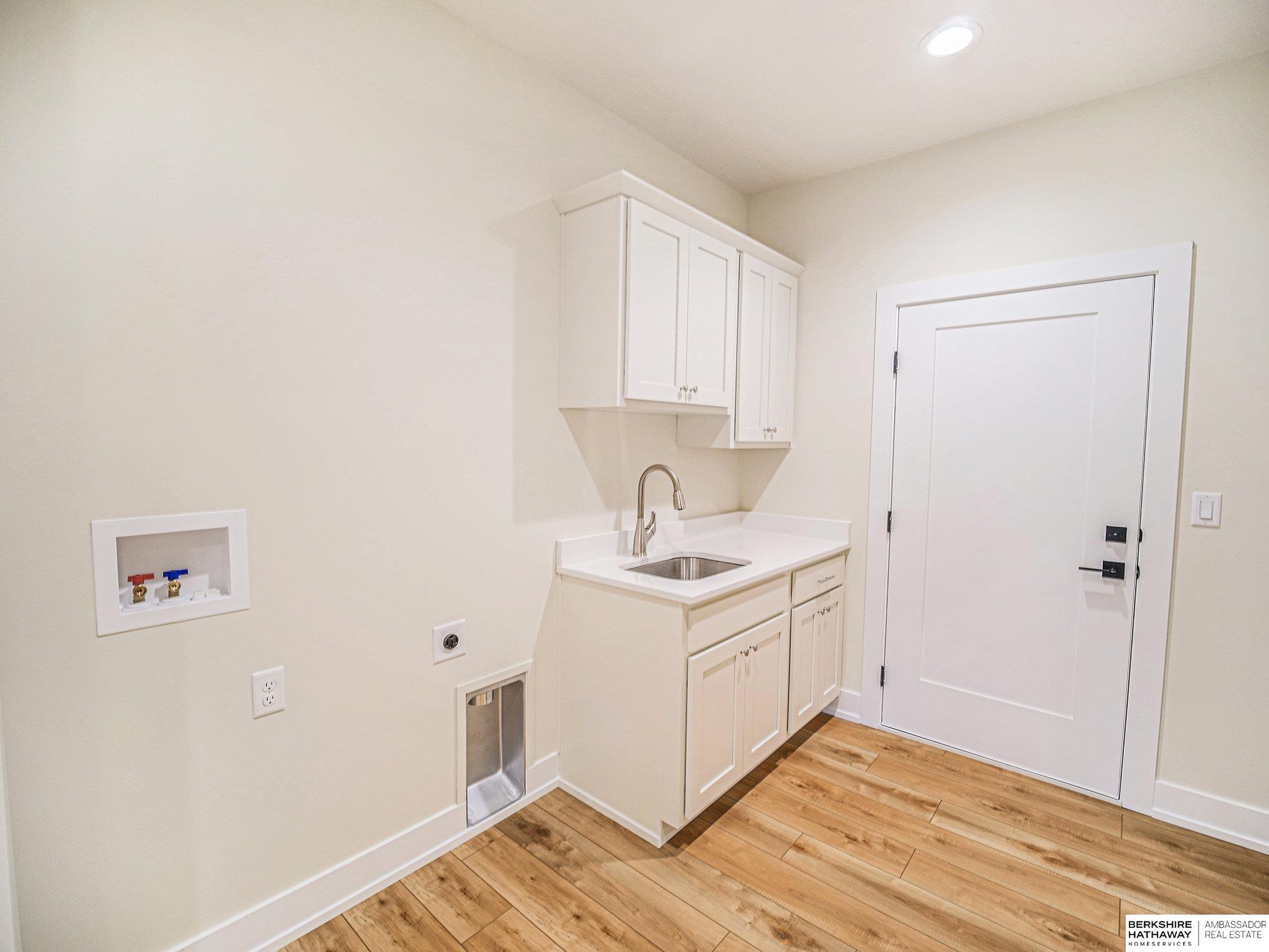 8910 Dragonfly Lane
