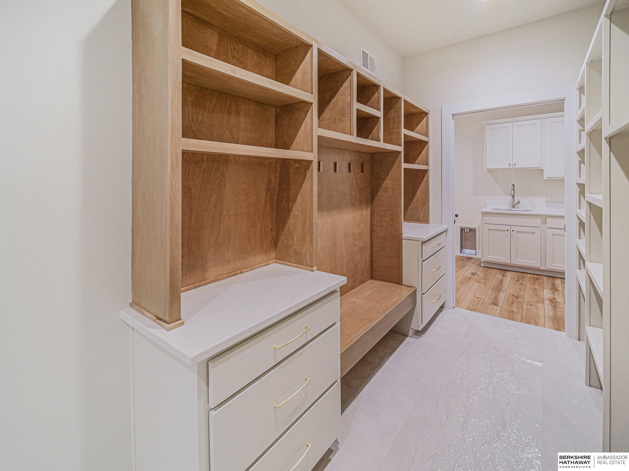 8910 Dragonfly Lane