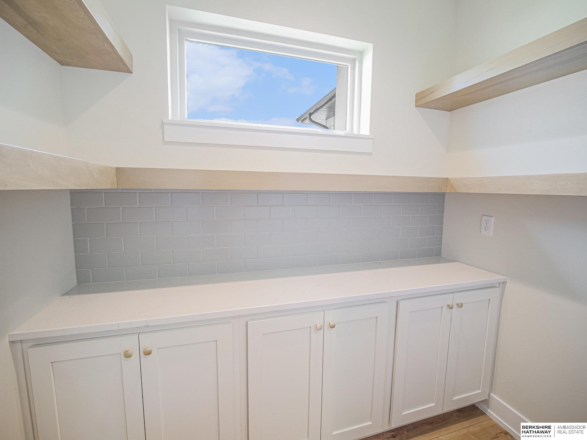 8910 Dragonfly Lane