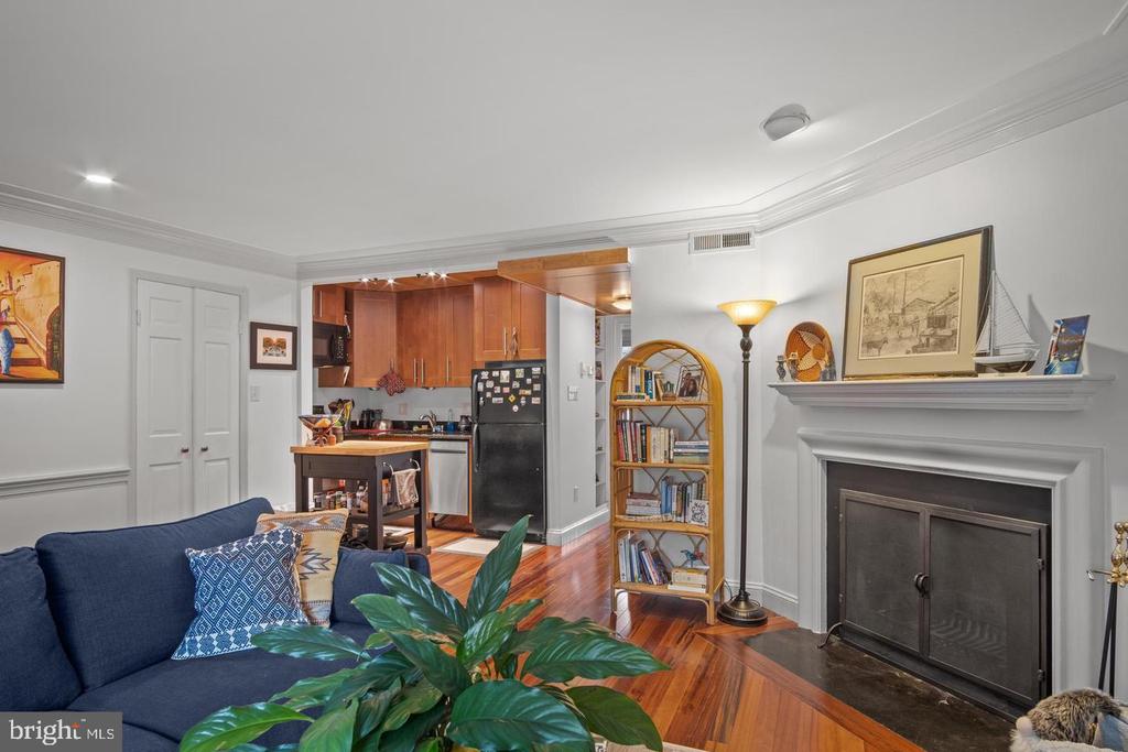 220 N SAINT ASAPH STREET 20