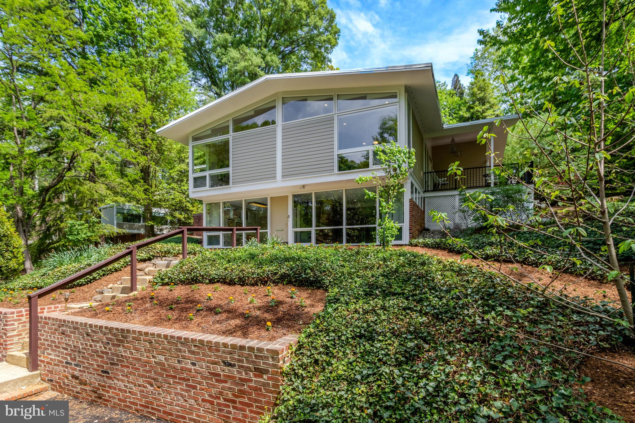 7413 Rebecca Dr