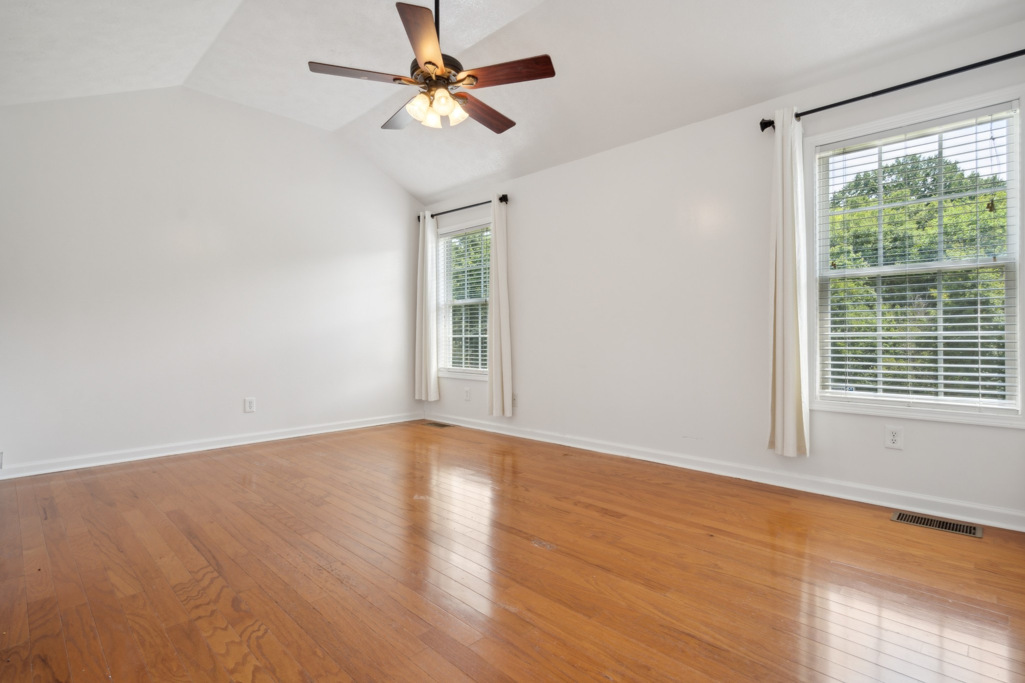 492 Comanche Ct