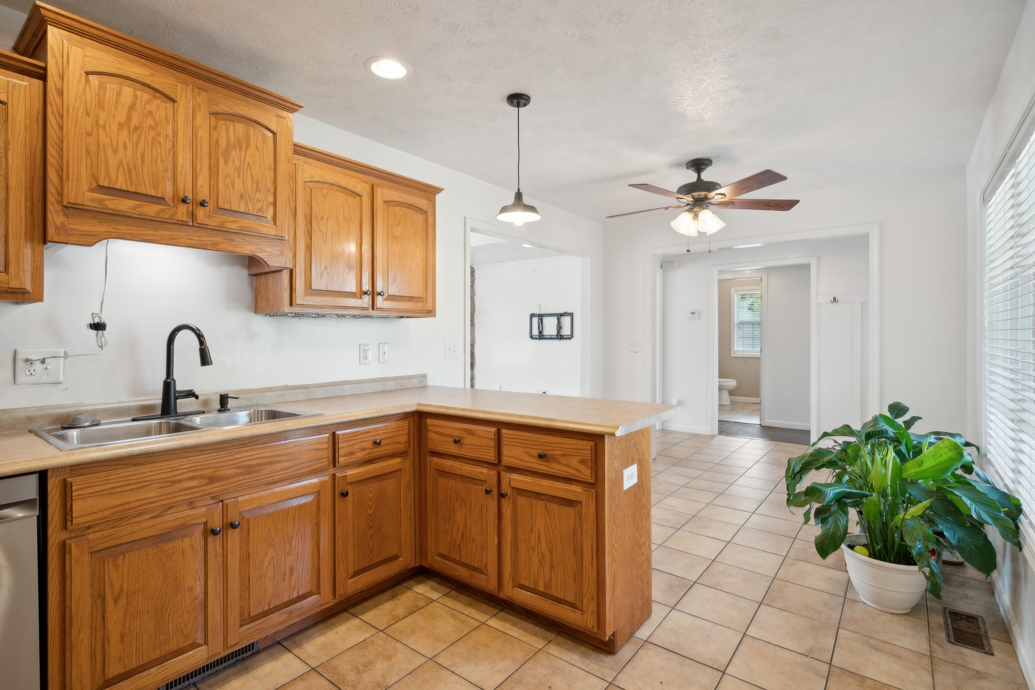 492 Comanche Ct