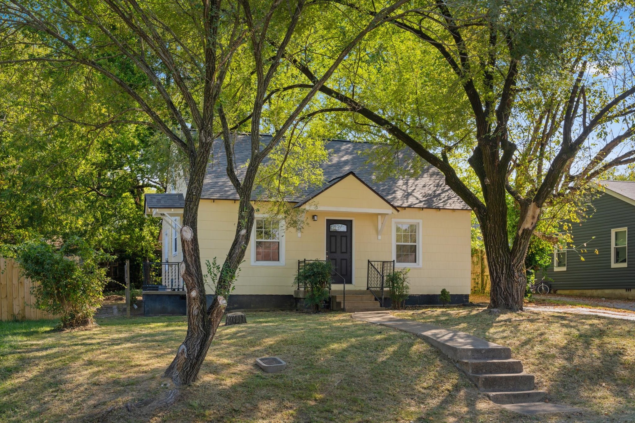 1114 Woodard St