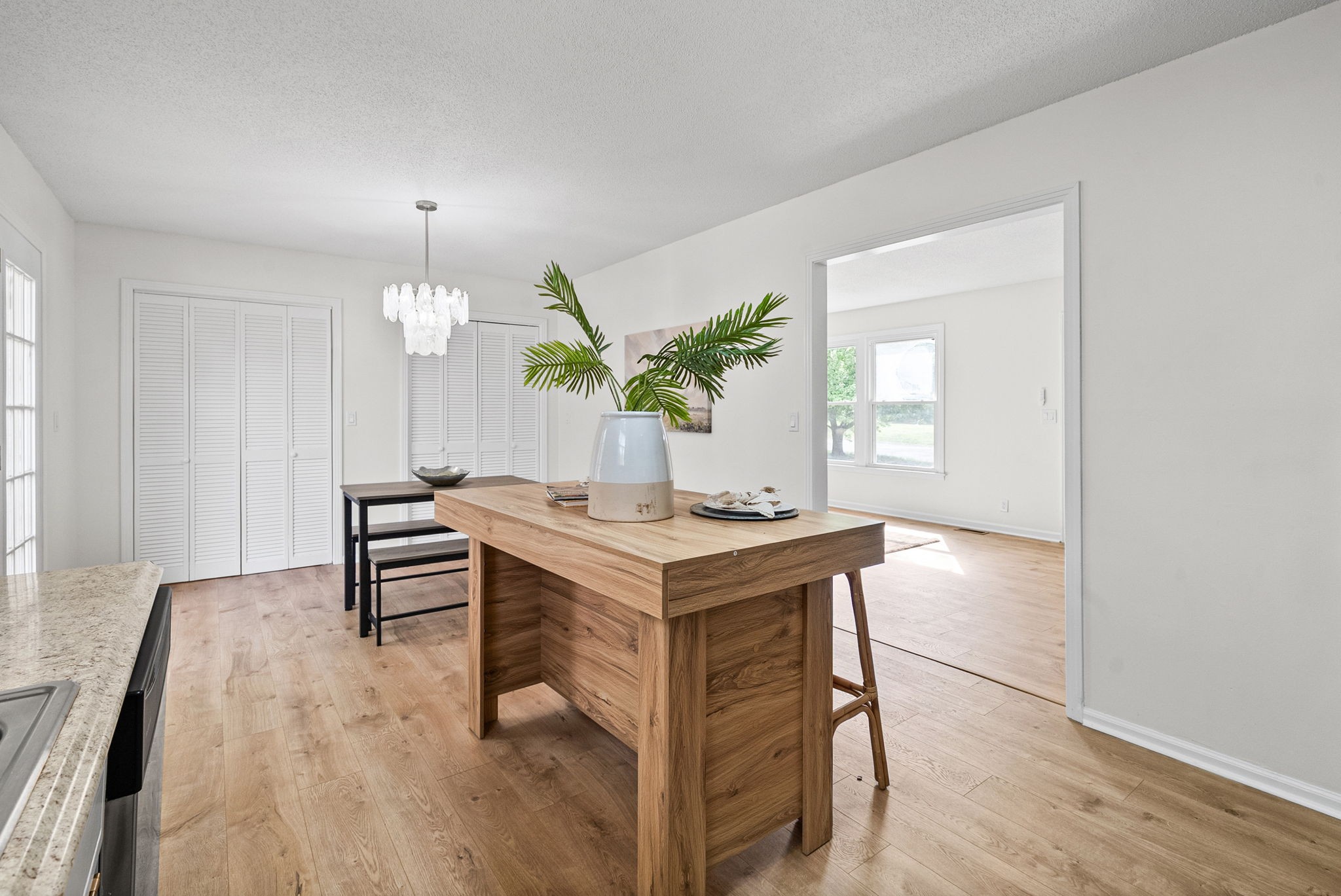 1189 Woodbridge Dr
