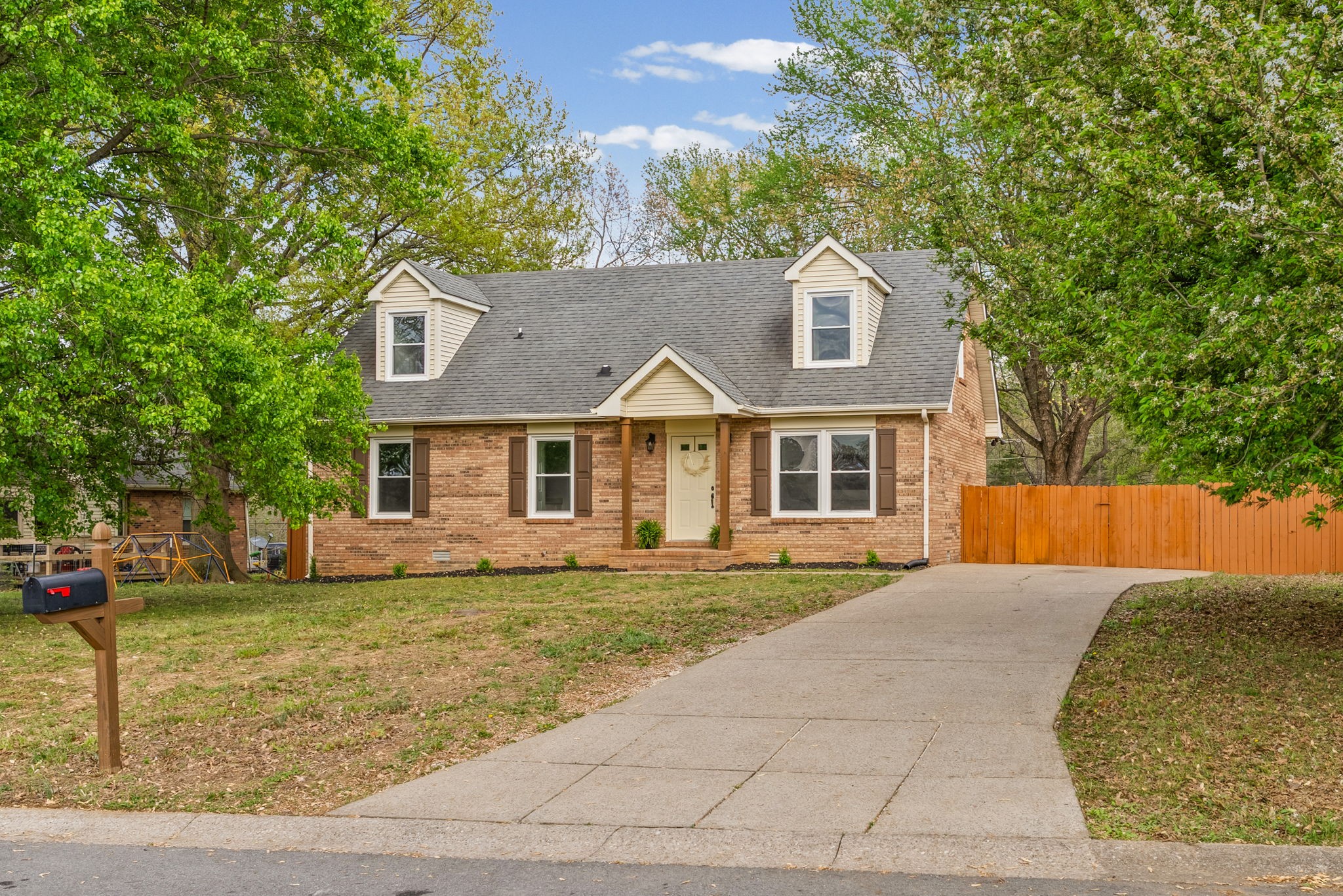 1189 Woodbridge Dr