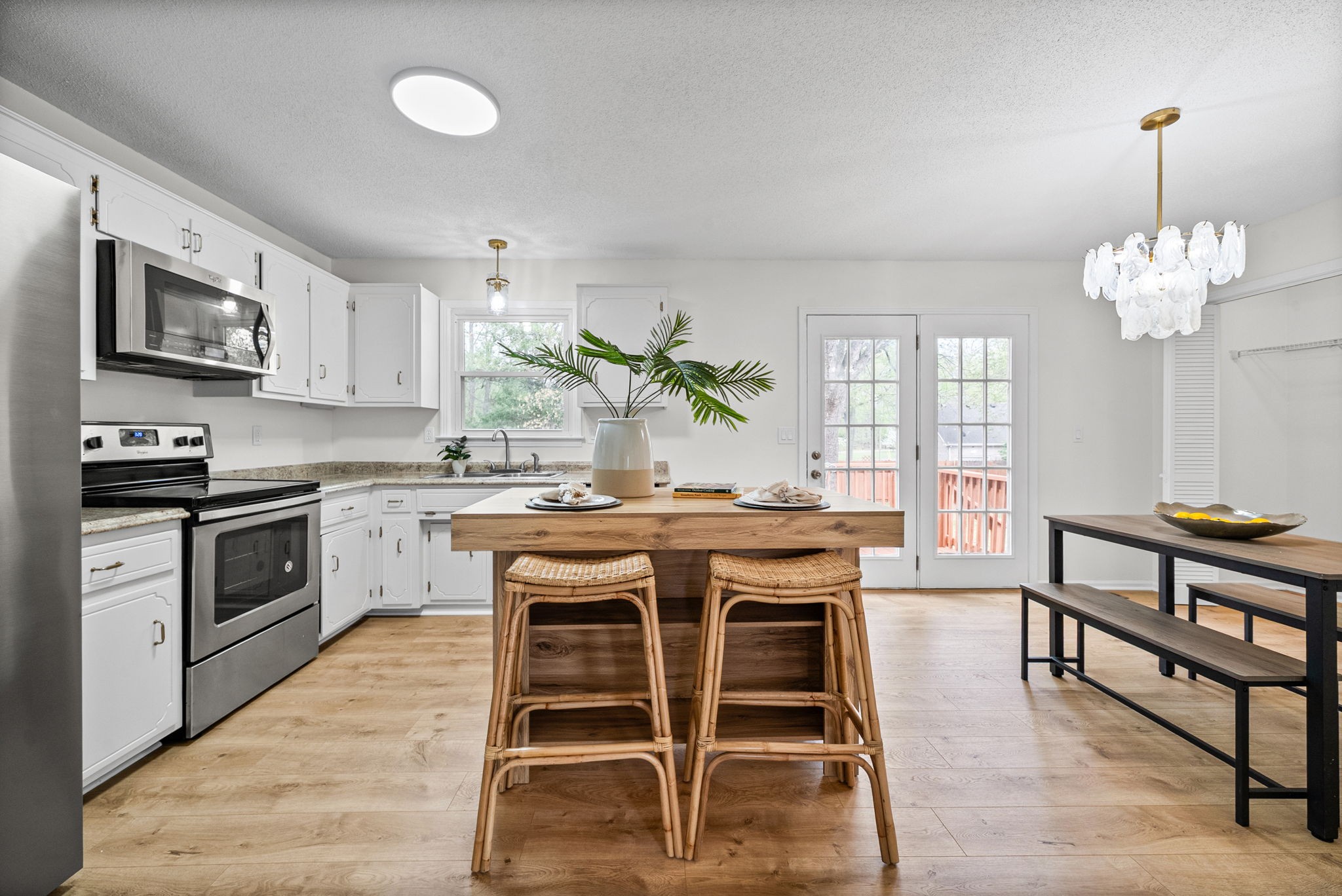 1189 Woodbridge Dr