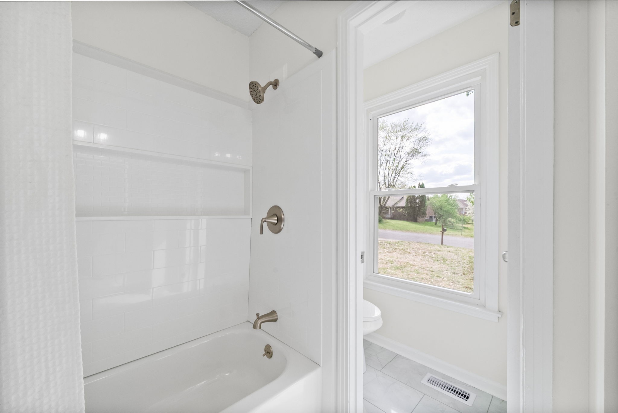 1189 Woodbridge Dr
