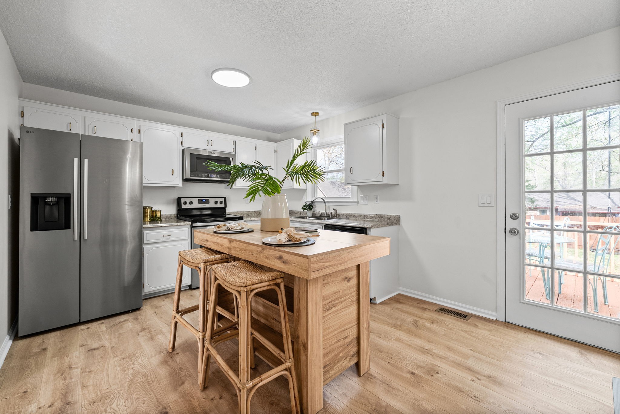 1189 Woodbridge Dr