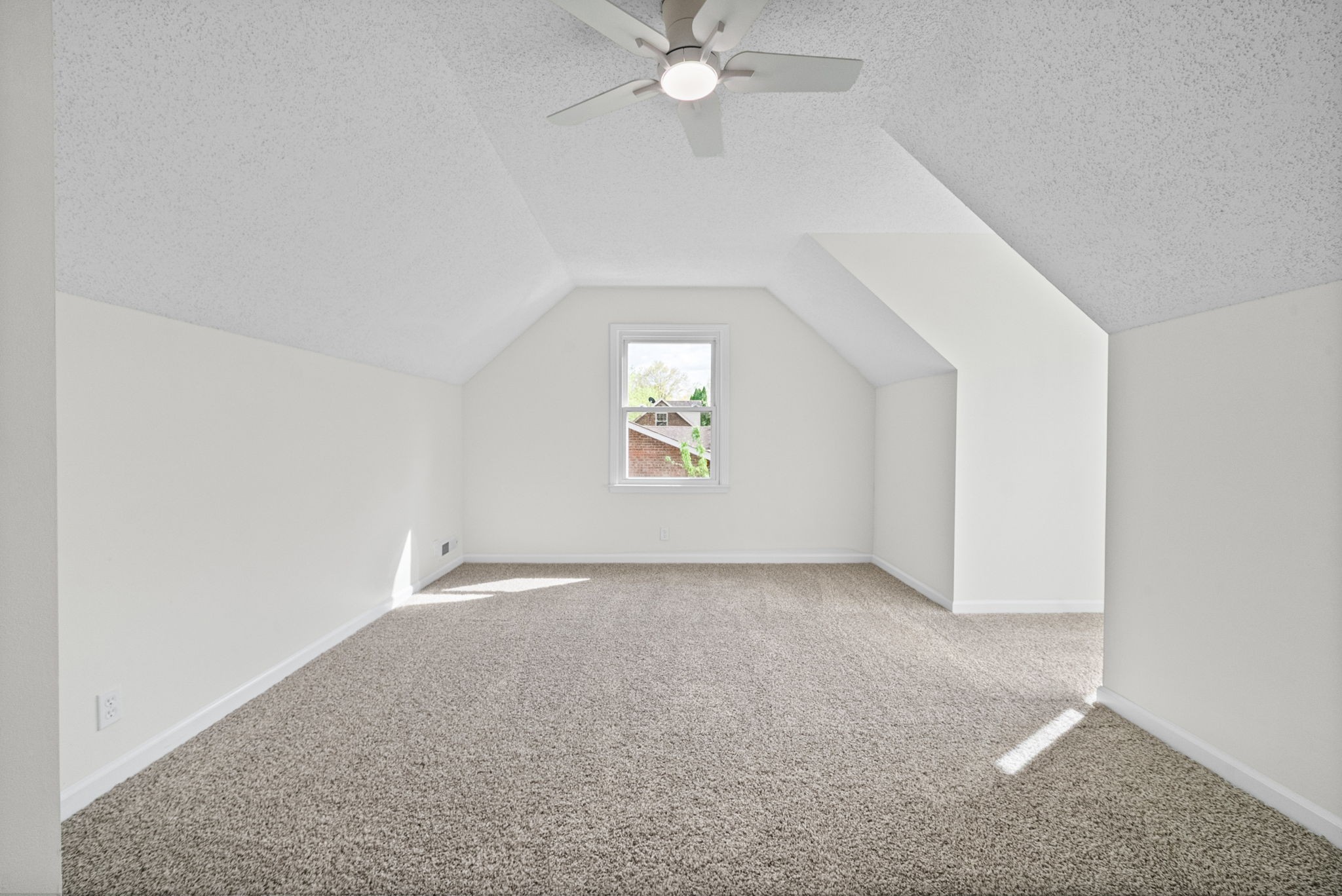 1189 Woodbridge Dr