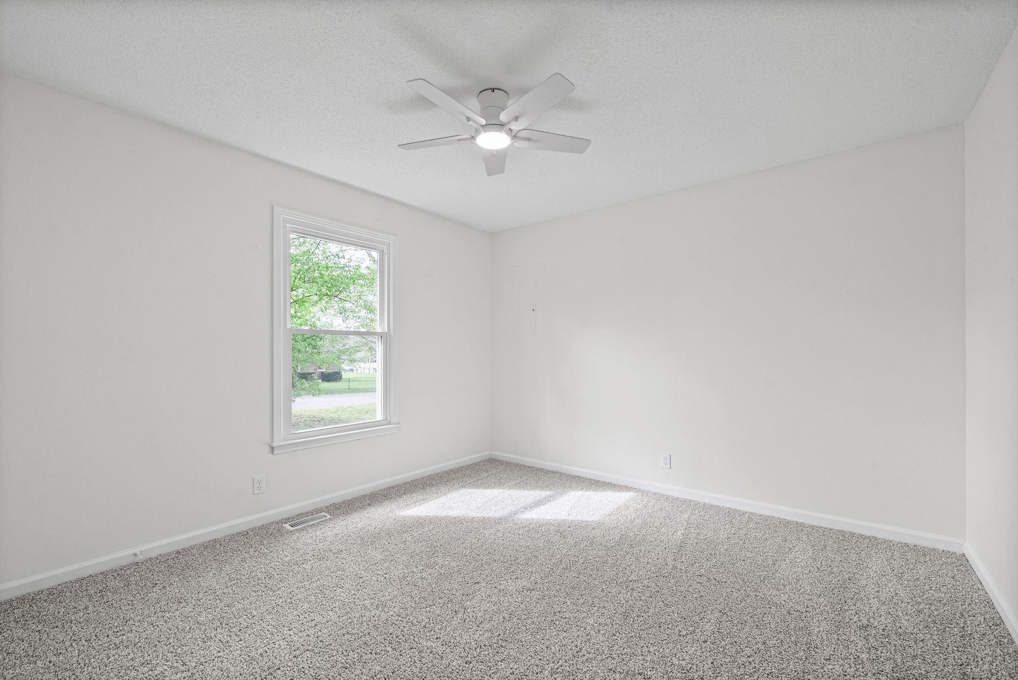 1189 Woodbridge Dr