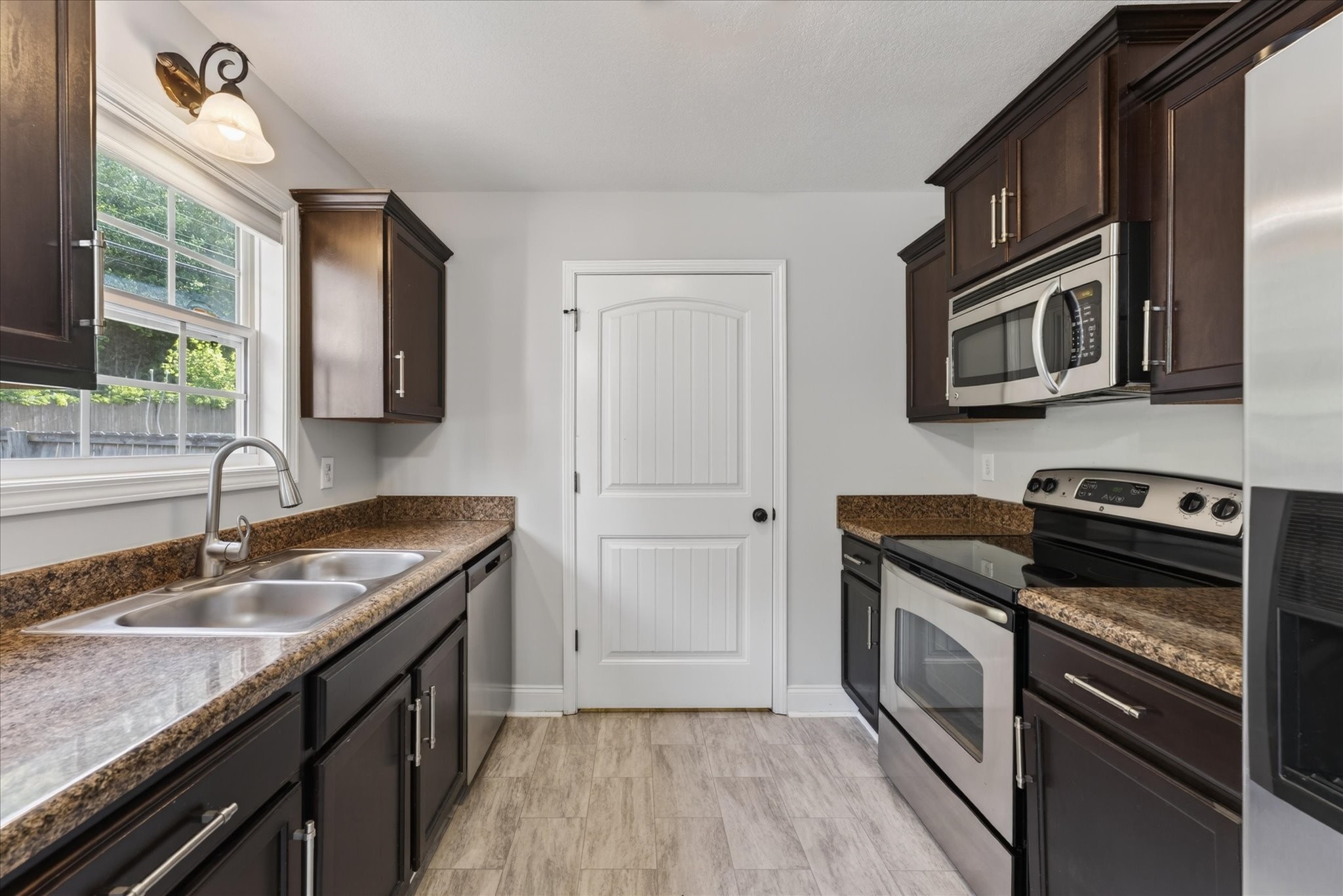 1307 Whitt Ln