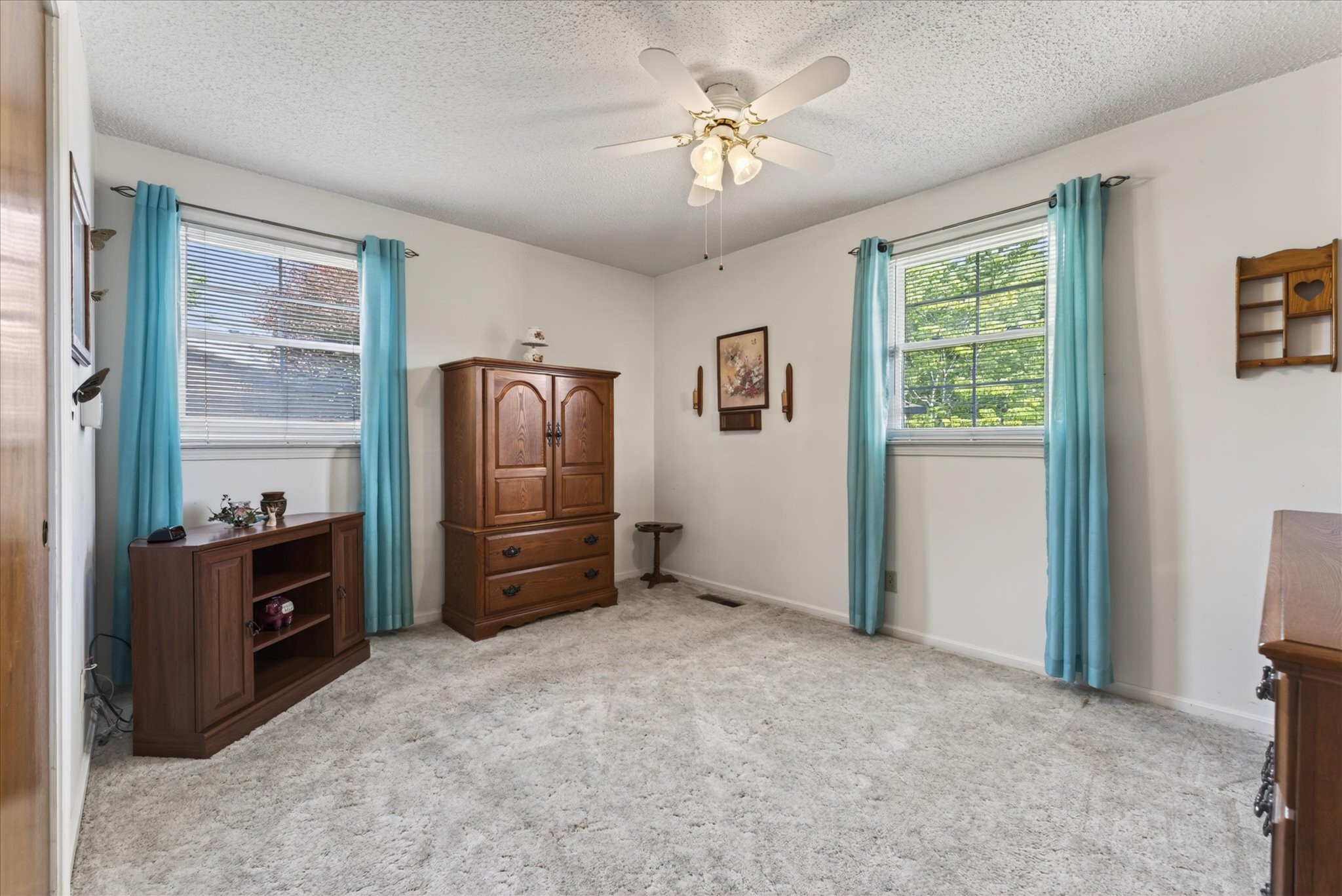 102 Rainbow St
