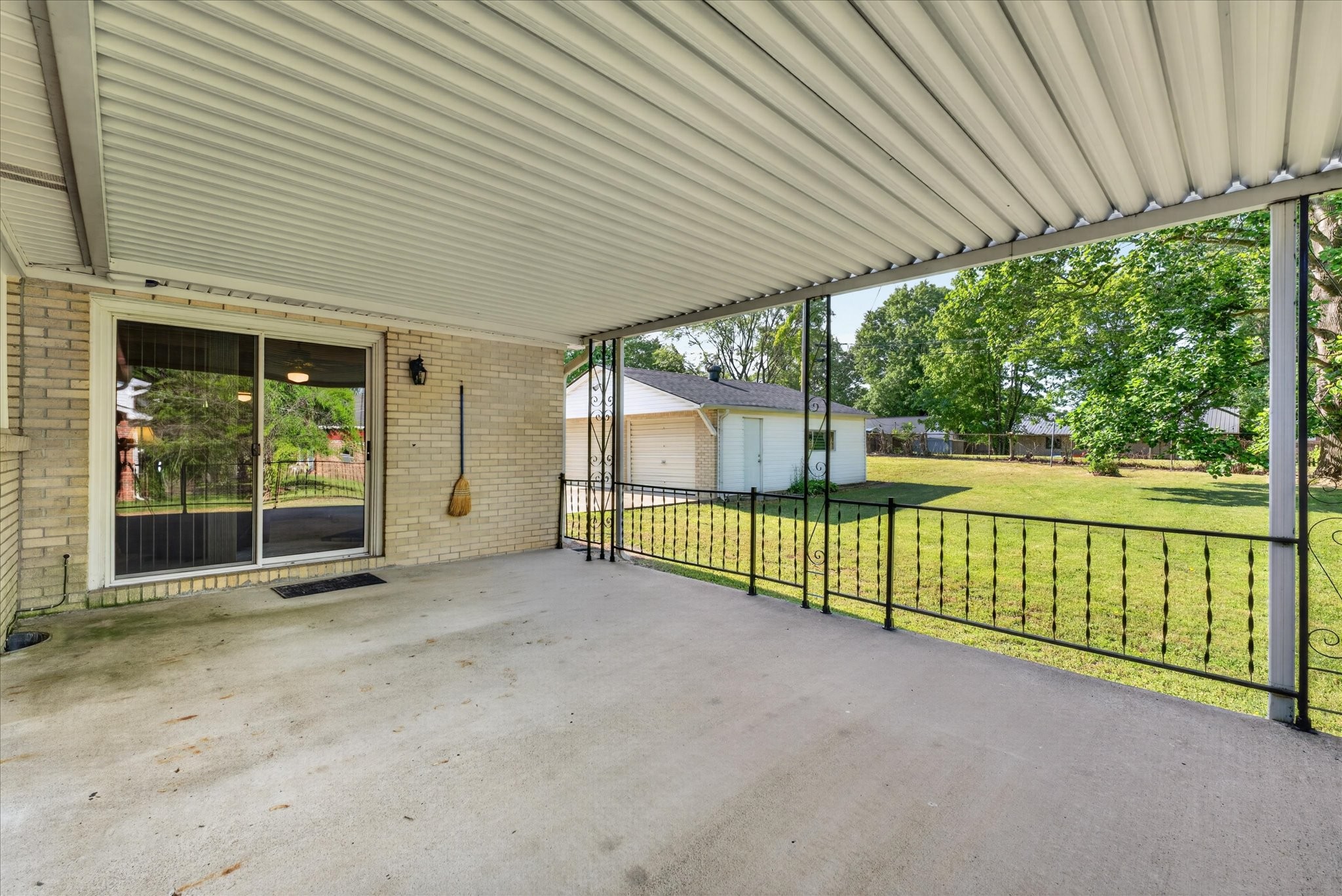 102 Rainbow St