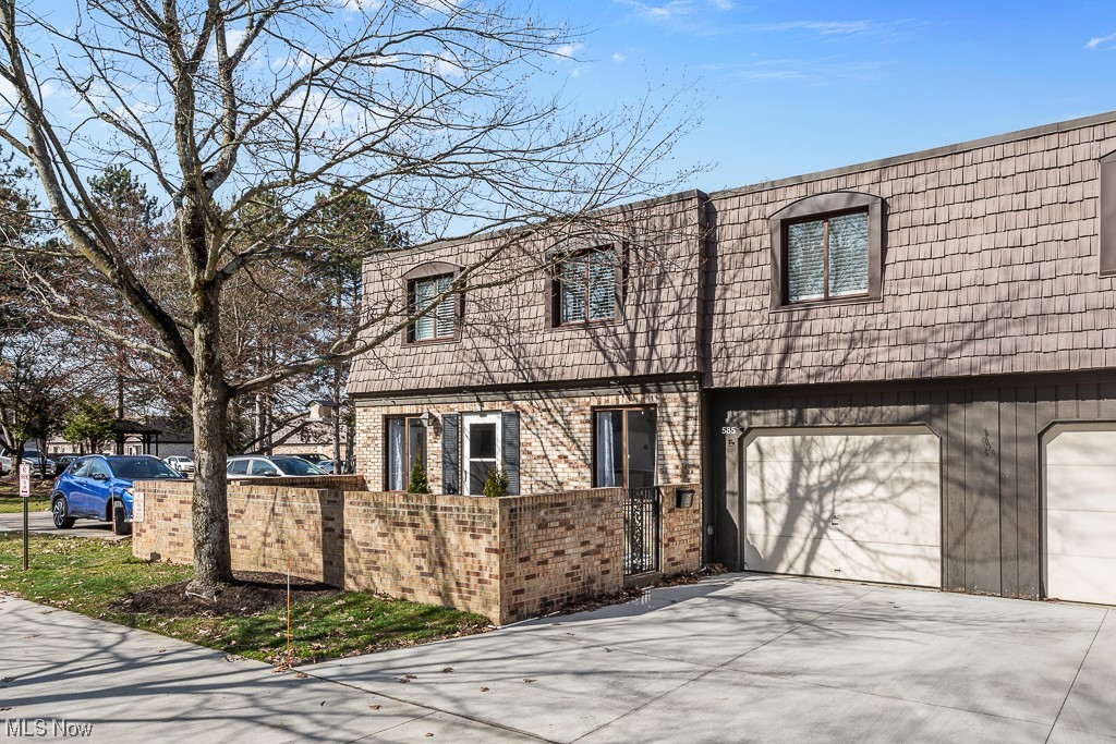 585 Tollis Pky