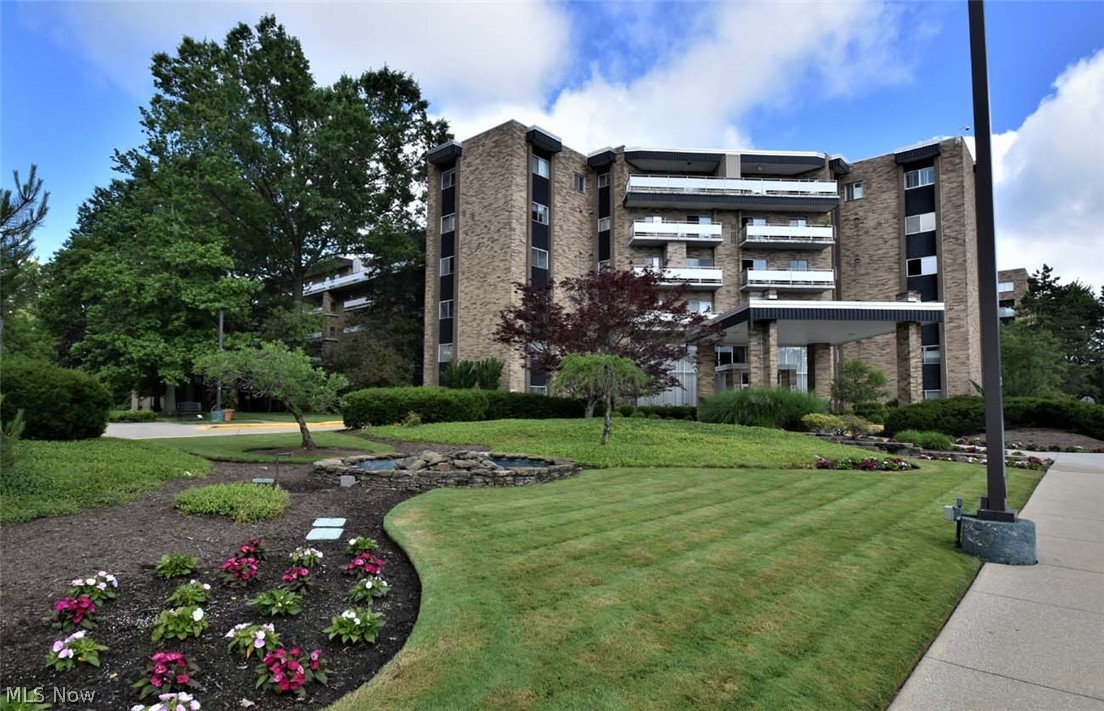 2112 Acacia Park Drive 211
