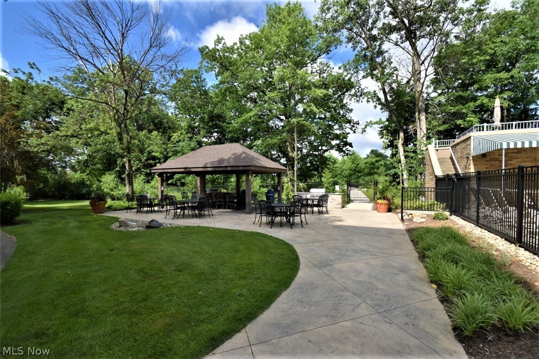 2112 Acacia Park Drive 211