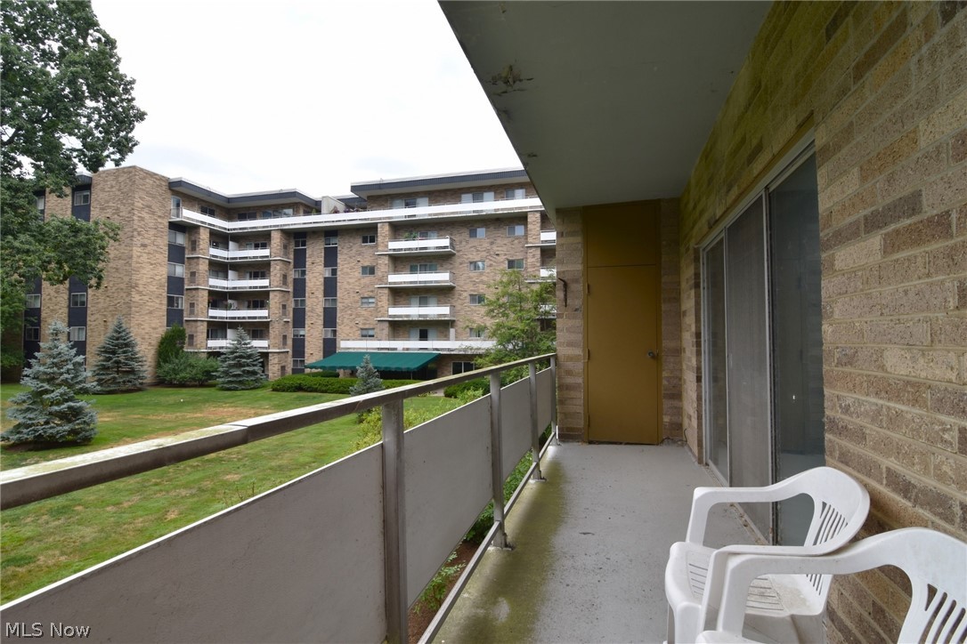 2112 Acacia Park Drive 211