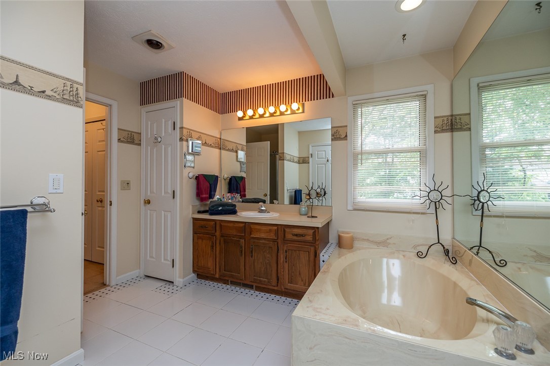 10549 Leawood Oval
