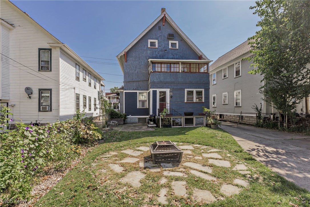 1212 Warren Road