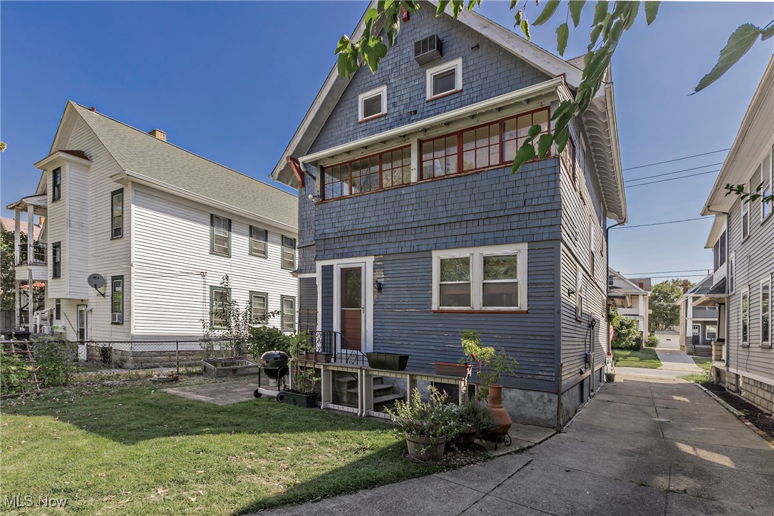 1212 Warren Road