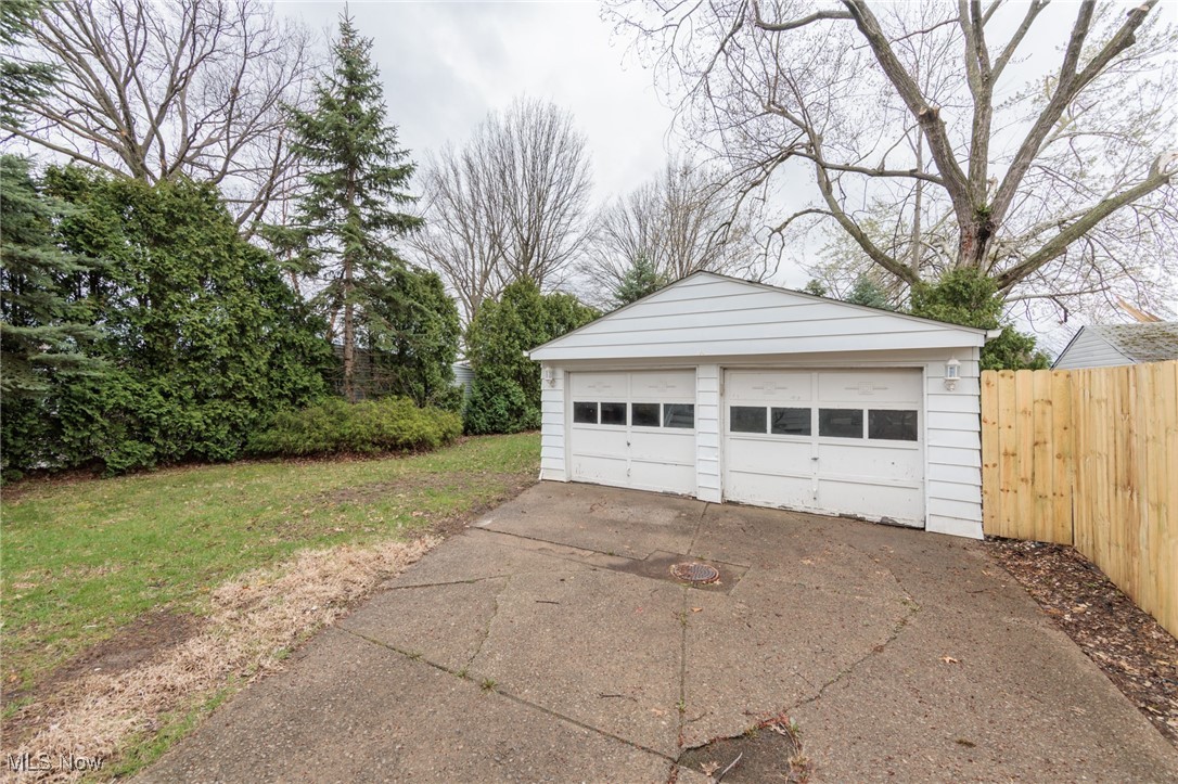 762 E 305th Street