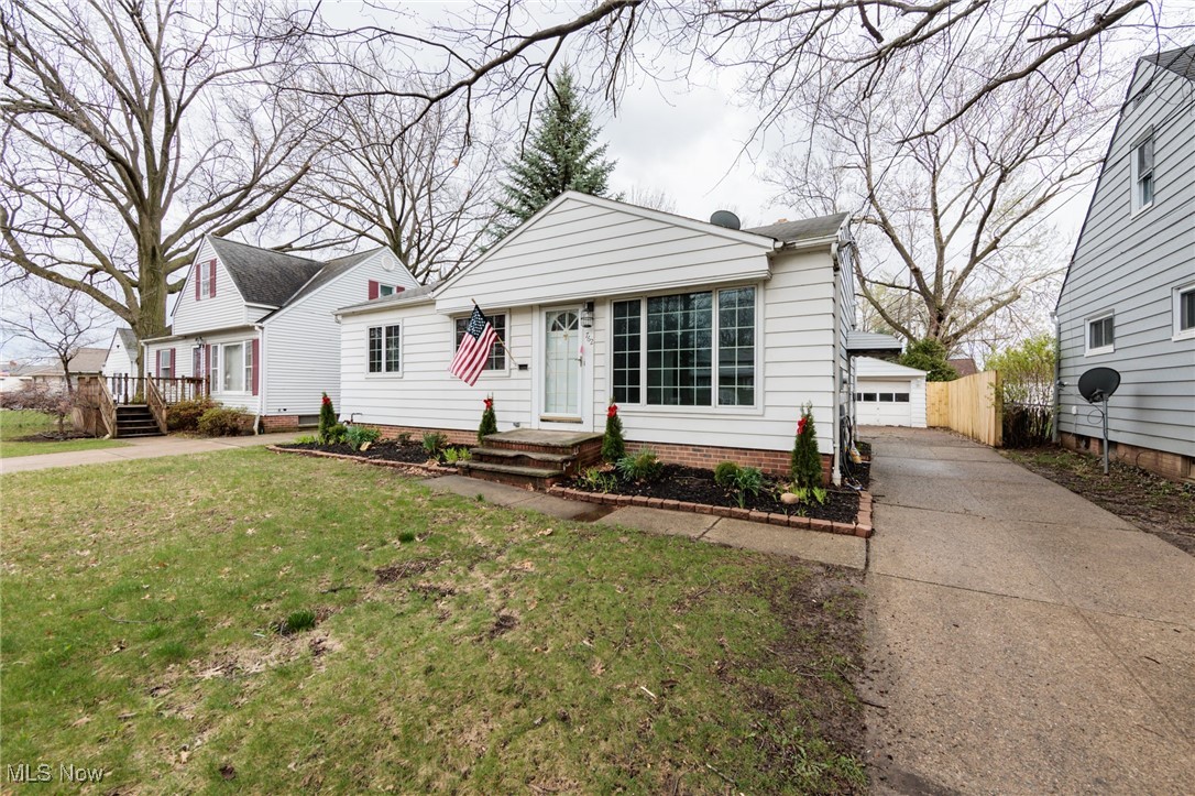 762 E 305th Street