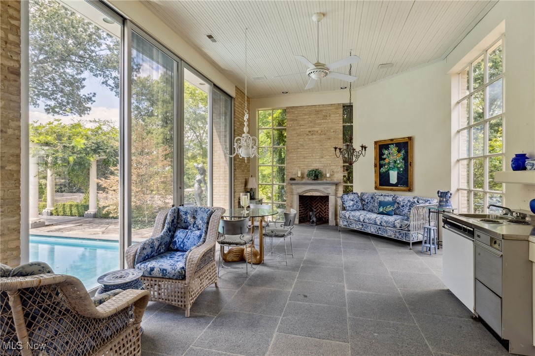 400 Hunters Hollow Drive SE