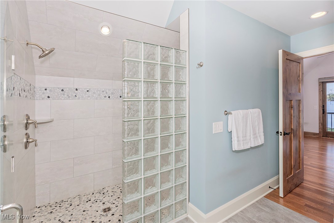 22 E Bay Circle NE