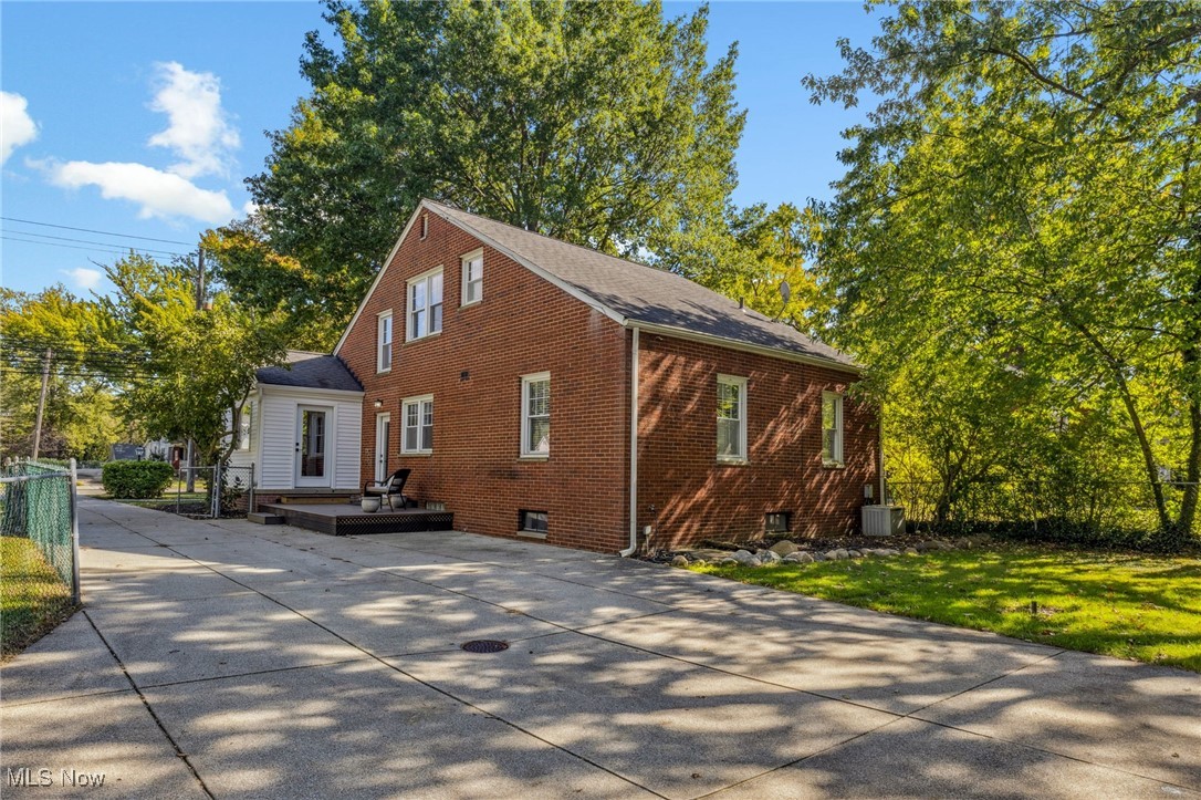 1744 S Green Road
