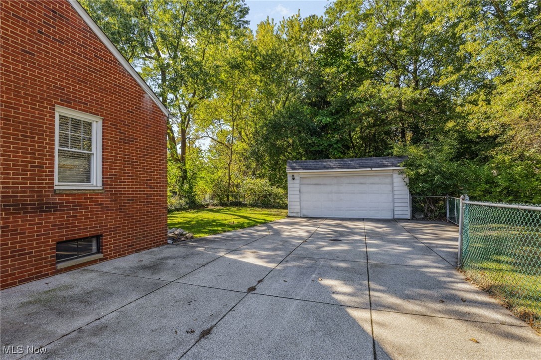1744 S Green Road