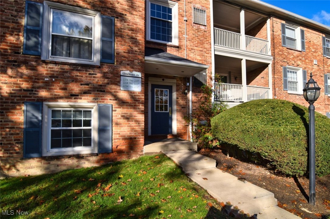 2217 Glouchester Drive 17 B