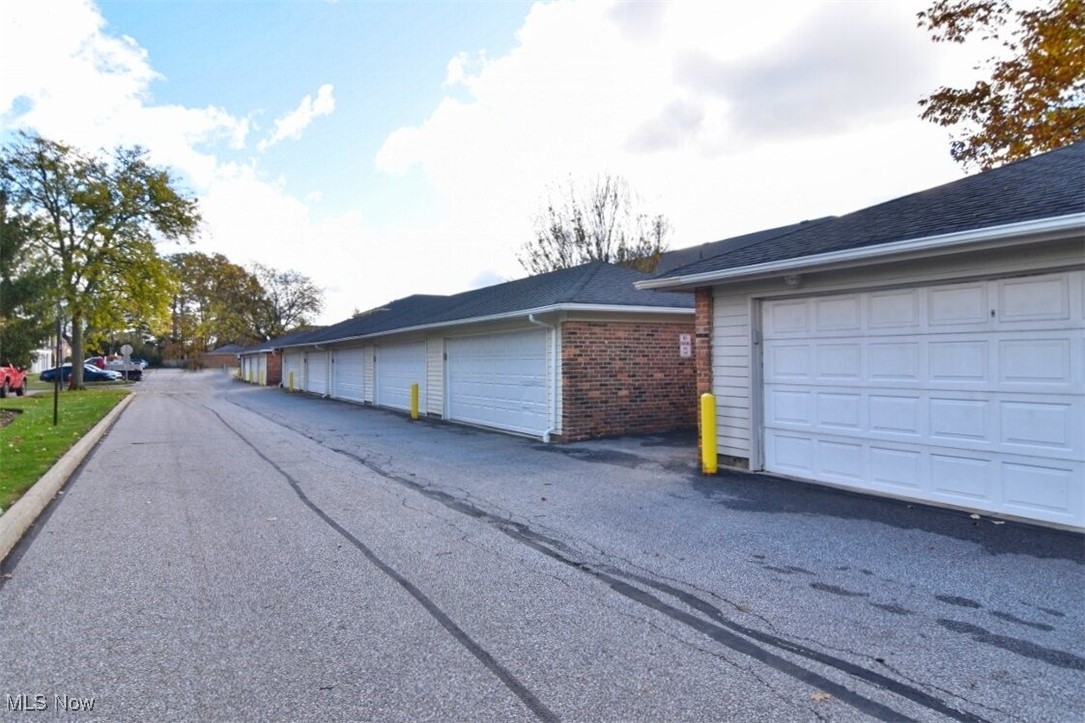 2217 Glouchester Drive 17 B