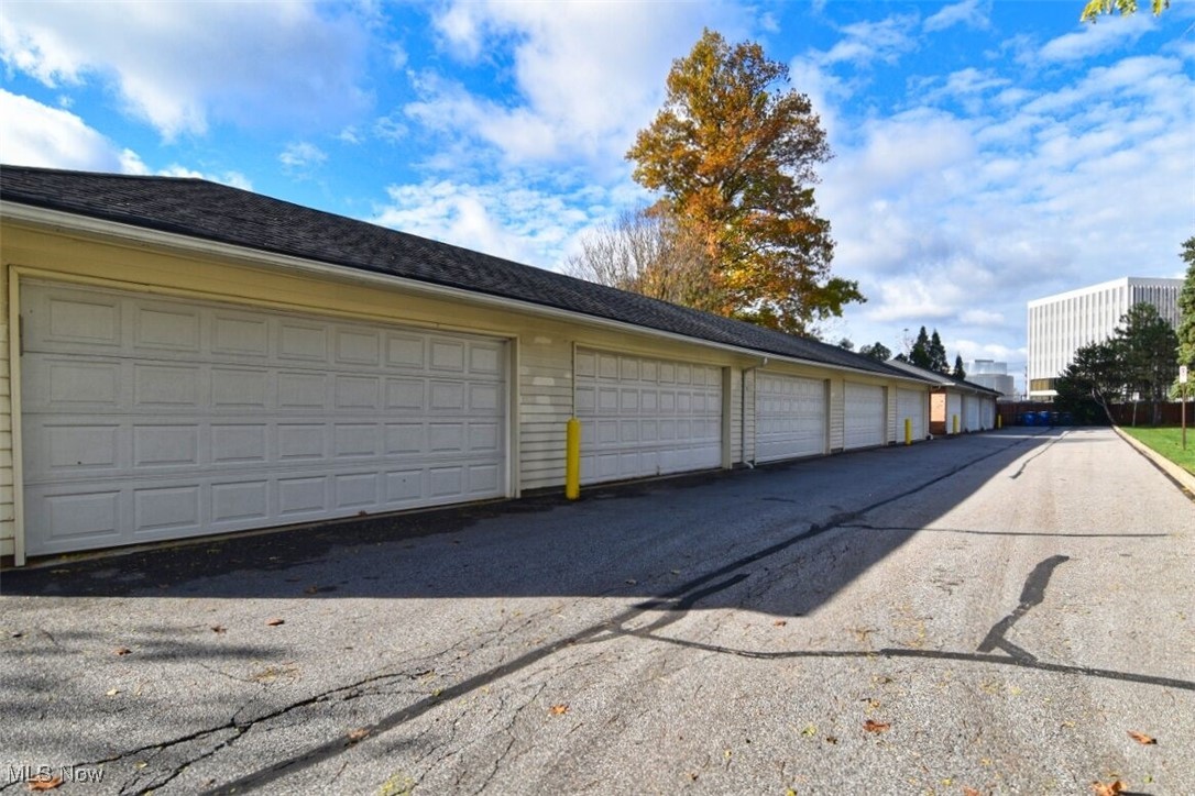 2217 Glouchester Drive 17 B